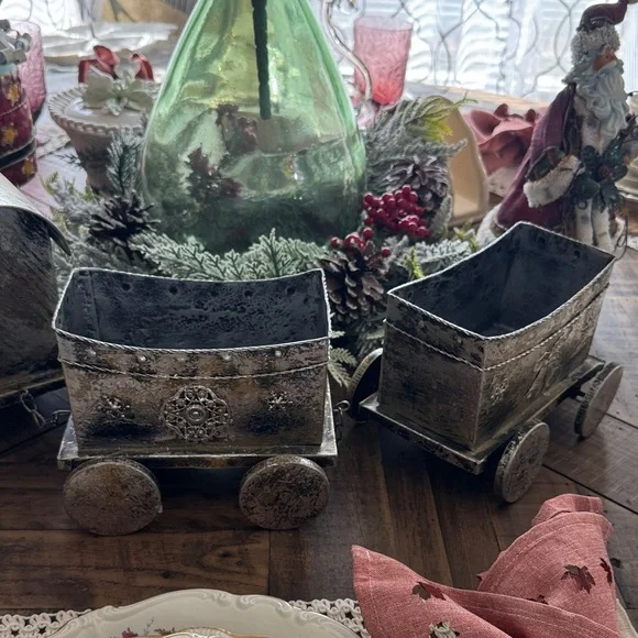 Vintage Metal Train Decor - Picture 2 of 13